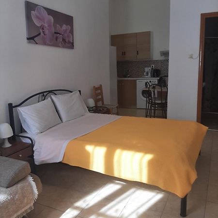 Melia Studio 2 Seafront Apartment Loutraki  Exterior photo