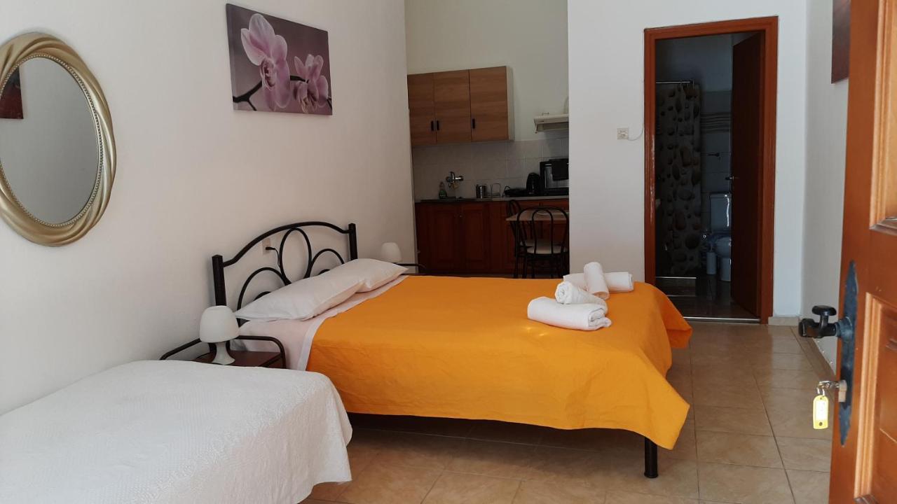 Melia Studio 2 Seafront Apartment Loutraki  Exterior photo